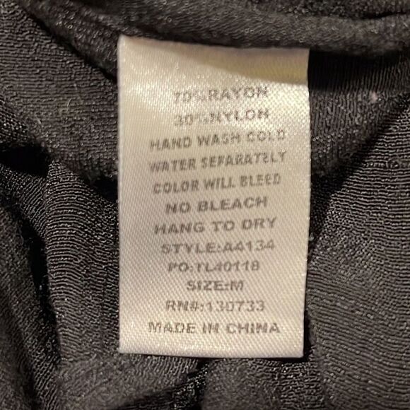 Umgee USA open shoulder short sleeve floral embroidered flowy top size M - Picture 11 of 11